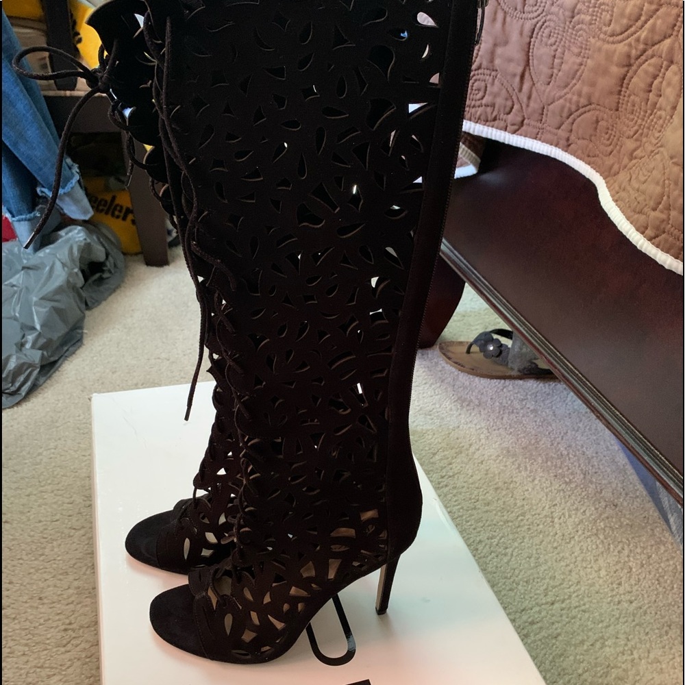 Black boots. New w/o tags feel free to make offer